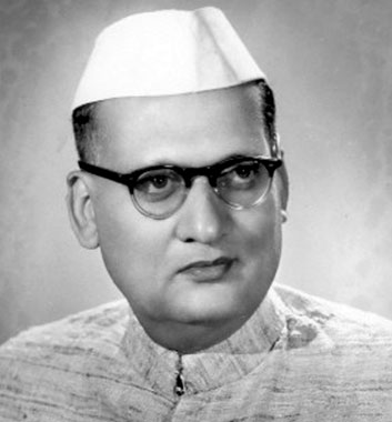 http://www.jamnalalbajajfoundation.org/Media/Images/Content/JBF_7d_Kamalnayan-Bajaj_01_Portrait(1).jpg